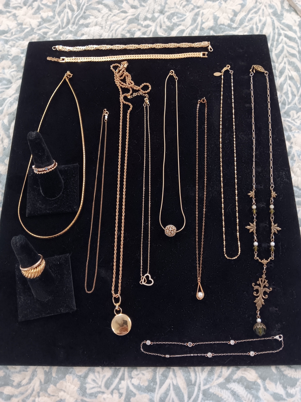 Source Unknown Gold and Green Women's Necklace Lot - Layered Styles